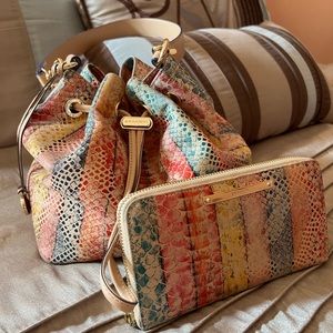 EUC BRAHMIN Cinch purse w/matching wallet.  Was not used by me.  Dust bag too!!!